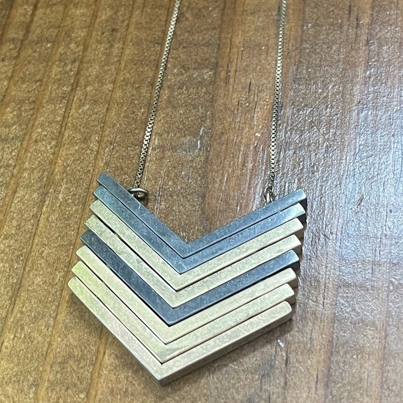 5/$45 Madewell Gold Tone Multi Tone Long Metal Chevron Pendant Necklace - Picture 1 of 6